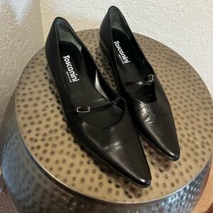 Italian made size 11 leather pointed toe Mary Jane flats